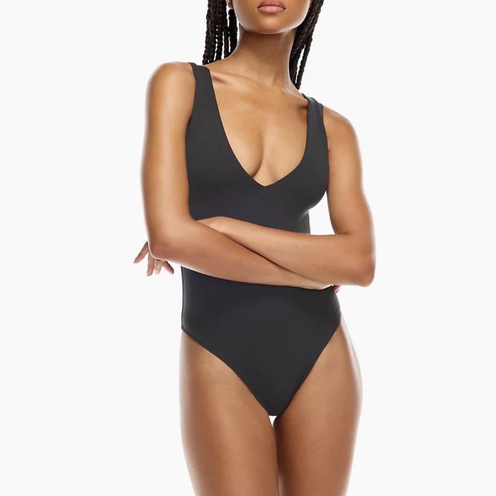 Babaton Contour V-Neck Bodysuit